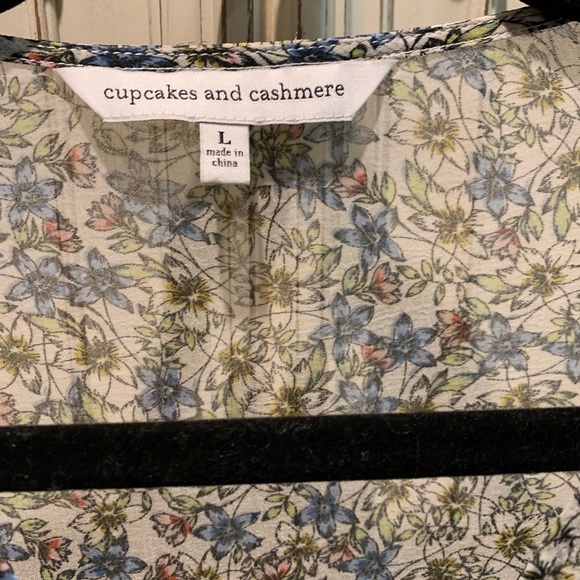 Cupcakes and Cashmere L EUC bell sleeve top - Picture 3 of 6